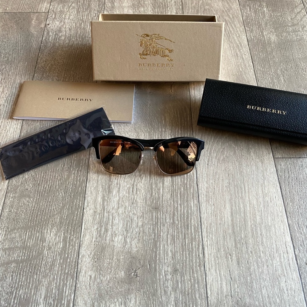 Full inclusion Burberry BE4265 Sunglasses